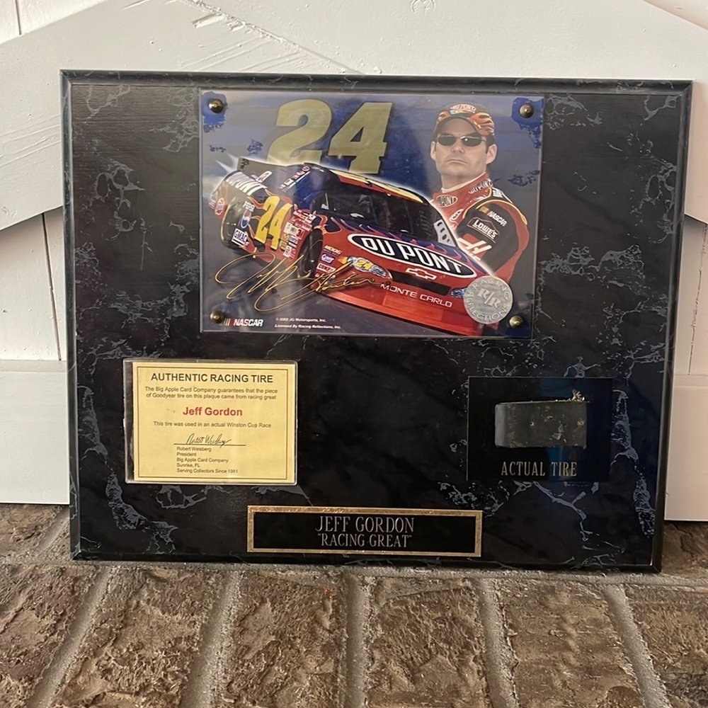 NASCAR Jeff Gordon #24 plaque Authentic Racing Tire